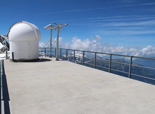 File:Sphinx observatory - observation deck 1.jpg - Wikimedia Commons