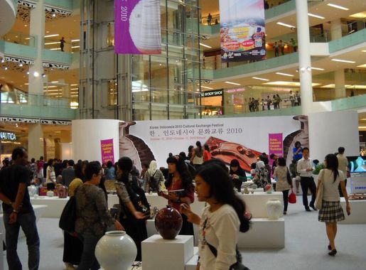 File:Indonesia-Korea Culture Exchange 2010 Ceramic Show.JPG - Wikimedia  Commons