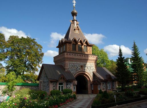 File:Kuremäe kloostri peavärav.jpg - Wikimedia Commons