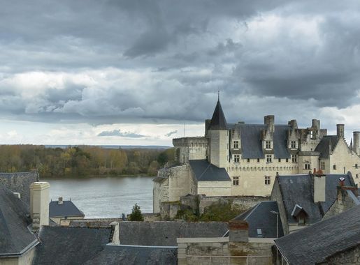File:Château et village de Montsoreau.jpg - Wikimedia Commons