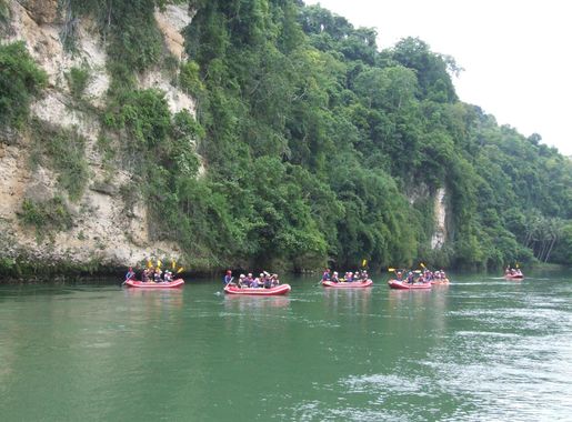 File:Cagayan river (cdo) white water rafting.JPG - Wikimedia Commons