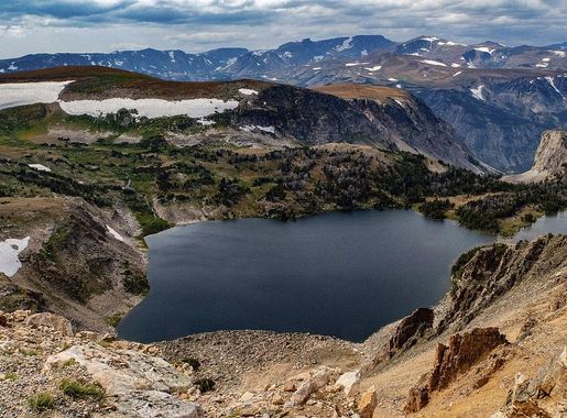 File:Twin Lakes in Beartooth Mountains.jpg - Wikimedia Commons