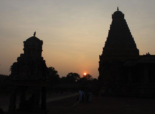 File:Sunset View from Thanjavur Brihadeeswara Temple..JPG - Wikimedia  Commons