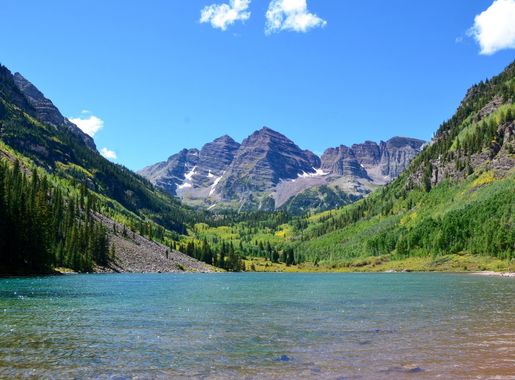File:Maroon Bells, Aspen, CO during Labor Day weekend 2016.jpg - Wikimedia  Commons