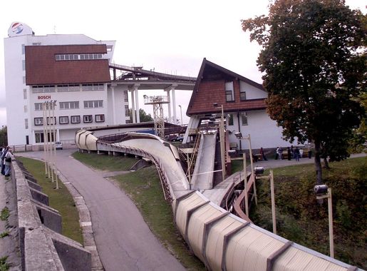 File:Siguldas bobsleja un kamaniņu trase.jpg - Wikimedia Commons