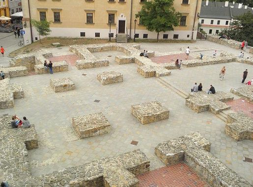 File:PL Lublin Plac po Farze 02.JPG - Wikimedia Commons