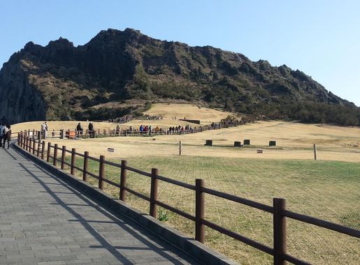 File:20130211 JEJU-성산일출봉 등산길.jpg - Wikipedia