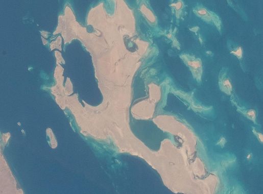 Datei:ISS067-E-949 - View of Earth - Dahlak Kebir - Nakura Nokra - Eruya -  Shumma (cropped).jpg – Wikipedia