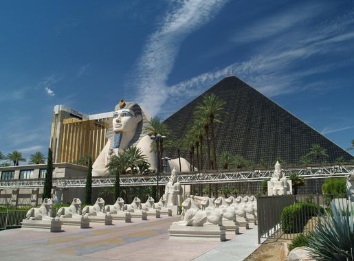 File:Las Vegas Luxor 04.jpg - Wikimedia Commons