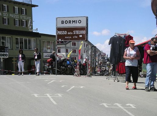 File:Passo dello Stelvio.JPG - Wikipedia