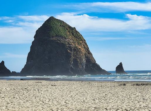 File:Haystacks Rocks and the Needles,Cannon Beach.jpg - Wikimedia Commons