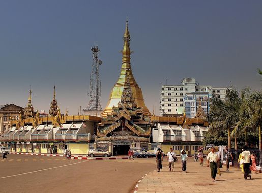 File:SULE PAGODA YANGON MYANMAR JAN 2013 (8939745688).jpg - Wikimedia  Commons
