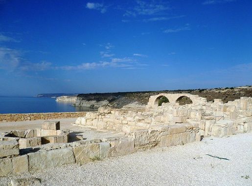 File:Kourion archaeological site Cyprus (1).jpg - Wikimedia Commons