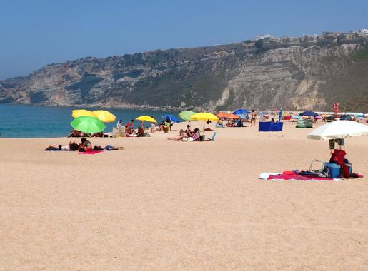File:Nazaré, Praia da Nazaré (1).jpg - Wikimedia Commons