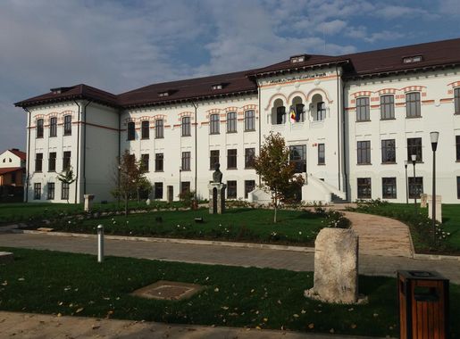 Fișier:MuzeulPortilordeFier.jpg - Wikipedia