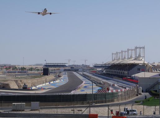 File:Bahrain International Circuit back straight.jpg - Wikimedia Commons