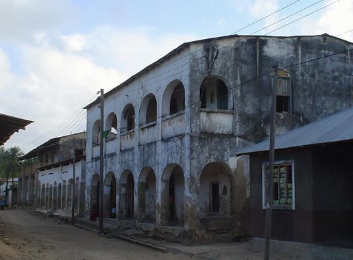 File:Downtown Mikindani 3, Tanzania.JPG - Wikimedia Commons