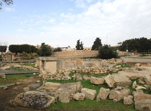 File:Malta - Tarxien - Triq it-Tempji Neolitici - Temples 26 ies.jpg -  Wikipedia