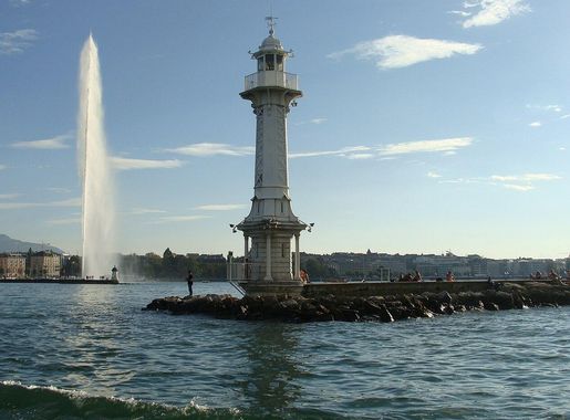 File:Phare des Pâquis lighthouse (Geneva).jpg - Wikimedia Commons