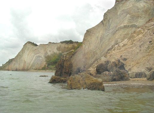 File:Fur cliffs.jpg - Wikimedia Commons