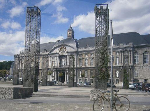 File:La place Saint Lambert de Liège (cropped).JPG - Wikimedia Commons