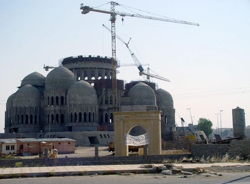 File:The construction site in the center of downtown Mosul, Iraq, of a very  massive mosque during Operation IRAQI FREEDOM - DPLA -  207f417b4cc891d8981c0bfa0481a4d2.jpeg - Wikipedia