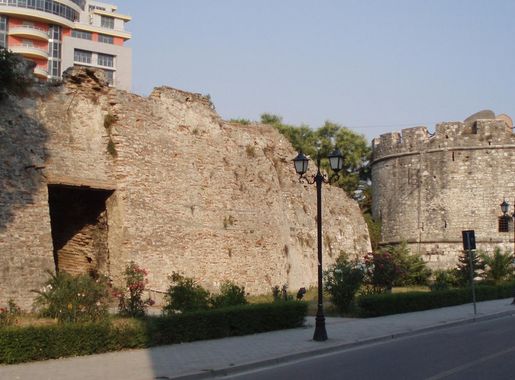 File:Durres Old city wall 1.JPG - Wikimedia Commons