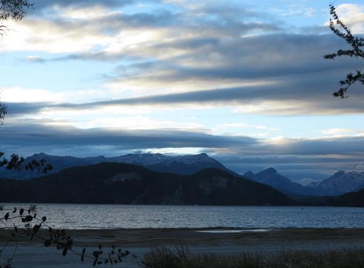 File:Lago Nahuel Huapi - Villa la Angostura.JPG - Wikimedia Commons