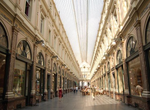 File:Galeries royales Saint-Hubert Bruxelles.JPG - Wikimedia Commons