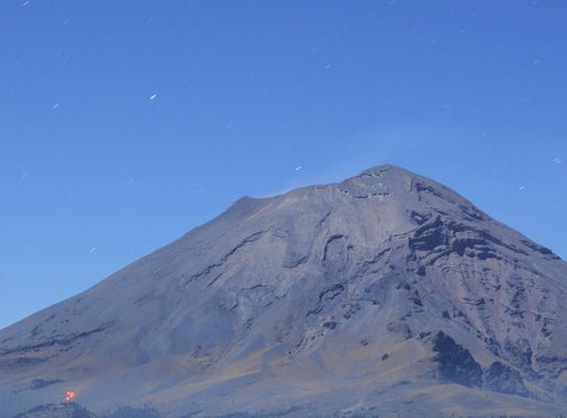 File:Popocatepetl volcano in Mexico 20141204.jpg - Wikimedia Commons