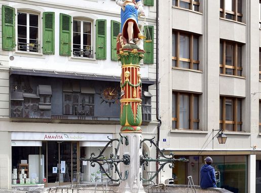 File:Fontaine de la Justice Palud Lausanne.jpg - Wikimedia Commons