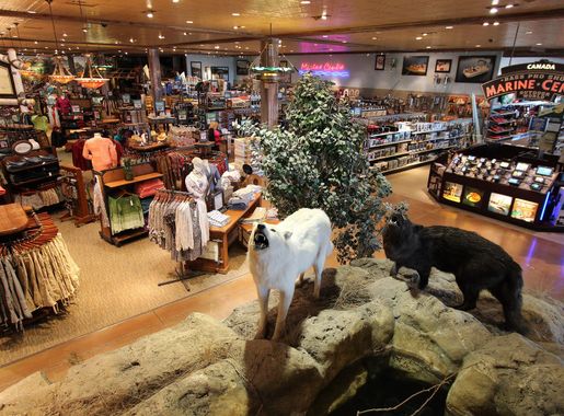 File:Cross Iron Mills The unnamed sports store. (13701028053).jpg -  Wikimedia Commons