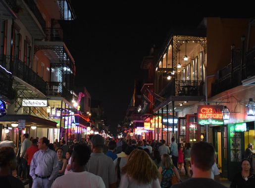 File:Bourbon Street, New Orleans at night.JPG - Wikimedia Commons