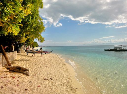 File:White Beach Moalboal.JPG - Wikimedia Commons
