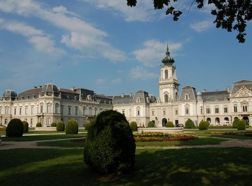 File:Keszthely Festetics Schloss Gartenseite.JPG - Wikimedia Commons