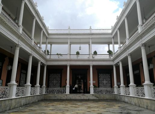 Archivo:Pati del Palacio Iturregui de Trujillo.jpg - Wikipedia, la  enciclopedia libre