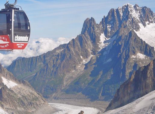 File:Telecabine between Aiguille du Midi and Punta Helbronner.JPG -  Wikimedia Commons
