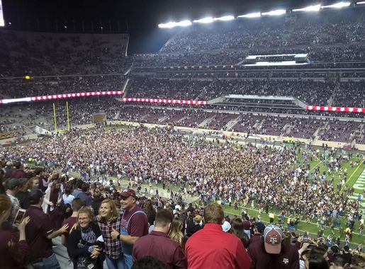 File:Fans Storm Kyle Field.jpg - Wikipedia