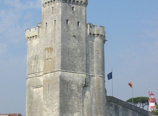 Fichier:Tour Saint-Nicolas.jpg — Wikipédia