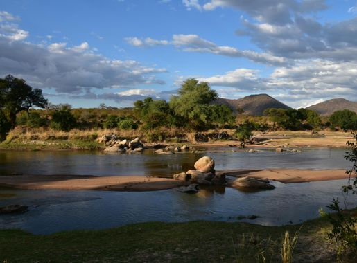 File:Ruaha River, Ruaha National Park (1) (28996636076).jpg - Wikimedia  Commons