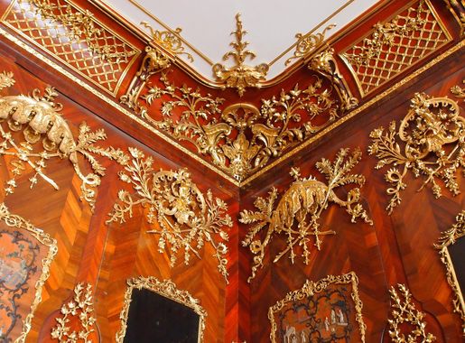 File:1120 Wien - Schloss Hetzendorf - chinesisches Zimmer -  Holzvertäfelung, Chinoiserie.jpg - Wikimedia Commons