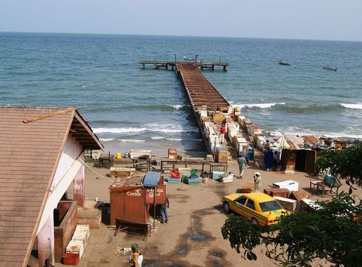 File:Flickr - stringer bel - Fish market in Bakau, The Gambia.jpg -  Wikimedia Commons