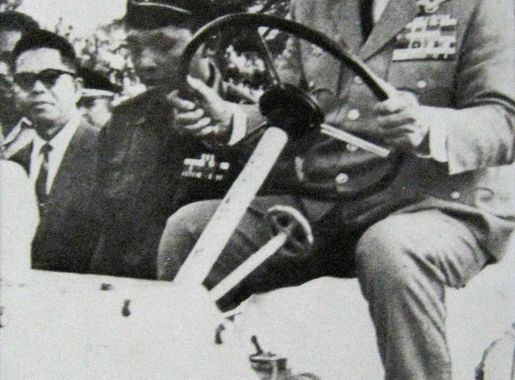 Berkas:Sukarno Inspect Monas Construction.JPG - Wikipedia bahasa Indonesia,  ensiklopedia bebas