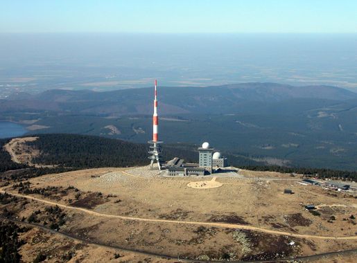 File:Brocken Luftbild (2007).JPG - Wikimedia Commons