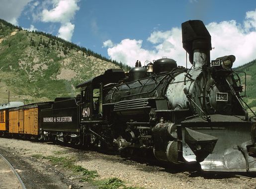 File:Train by the Durango and Silverton Narrow Gauge Railroad.jpg -  Wikimedia Commons