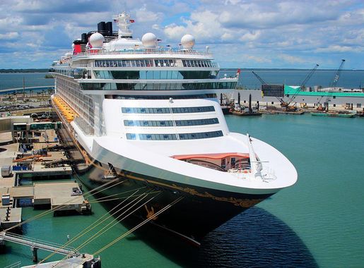 File:Disney Cruise Ship tied up at the Disney Terminal, Port Canaveral -  Florida.jpg - Wikimedia Commons