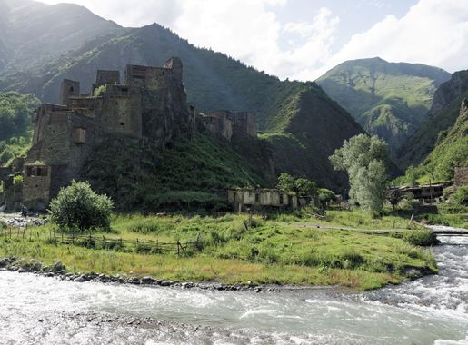 File:Shatili medieval castle, Georgia, Greater Caucasus mountains.jpg -  Wikimedia Commons