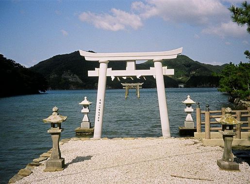 File:Watatsumi shrine.JPG - Wikimedia Commons