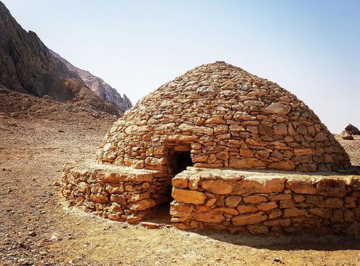 File:Restored Hafit period beehive tomb at Jebel Hafit.jpg - Wikimedia  Commons