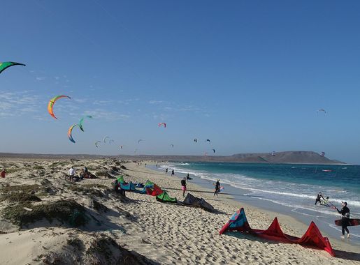File:Santa Maria - Costa da Fragata, Kite Surfer 02.JPG - Wikimedia Commons